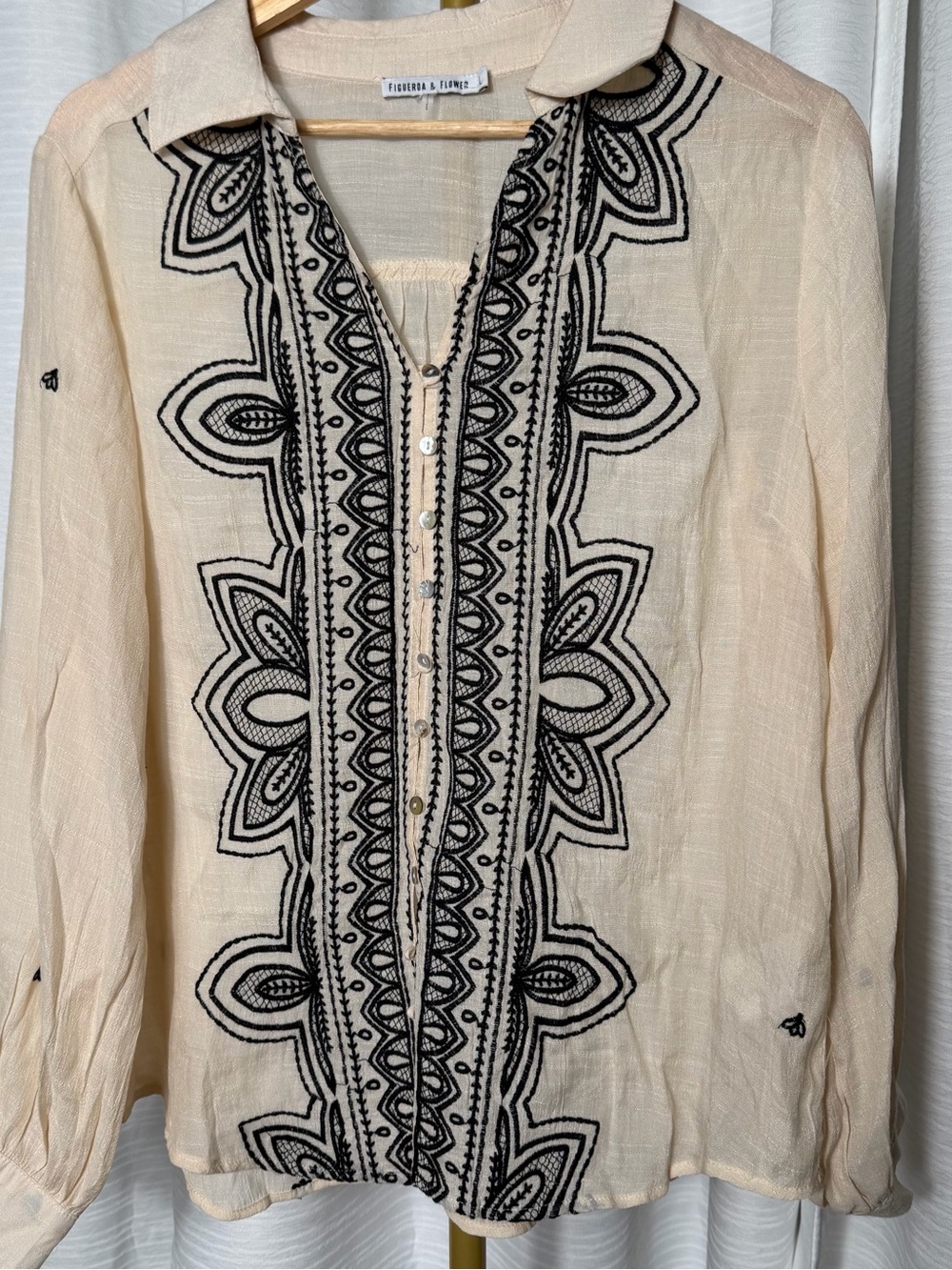 Figueroa and Flower Light Cream Embroidered Button-Front Tunic